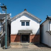 Độc đáo cà phê được ủ lạnh bằng sữa tại nhà kho cổ xưa